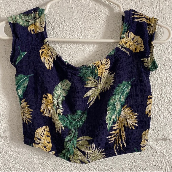 Hawaiian Cropped Ruffle Top - Picture 2 of 4